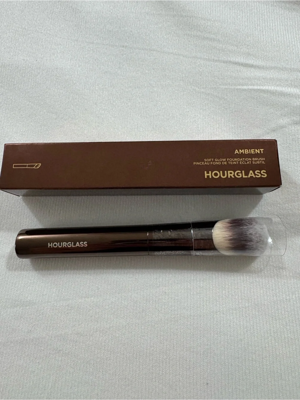 Hourglass Ambient Soft Glow Foundation Brush